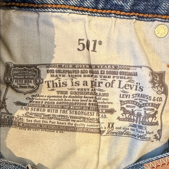 NWT Levi's Distressed Blue Jean Shorts - Picture 8 of 8